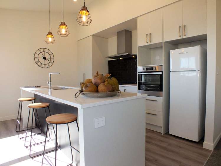 35 Kahuparere Crescent Pyes Pa_8