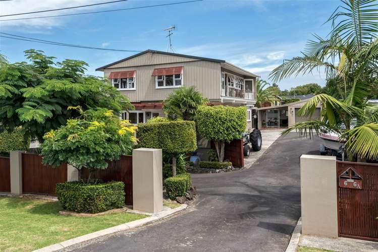 6 Marine Parade Mellons Bay_0