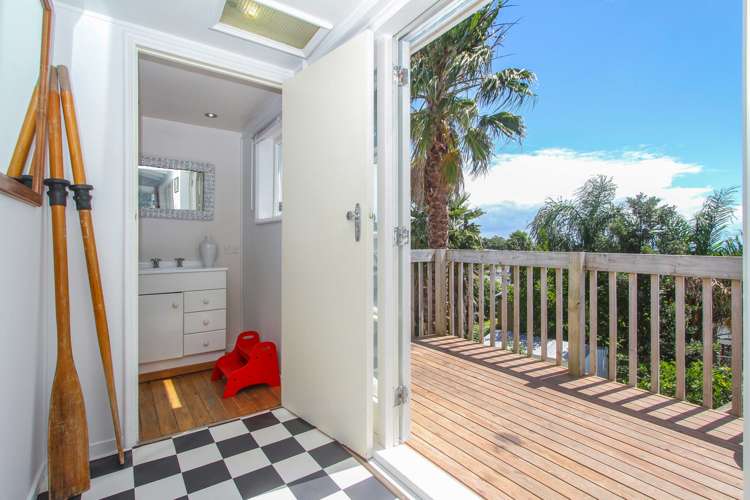 15 Gledstane Road Stanmore Bay_12