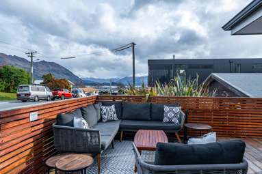 84 Helwick Street_2
