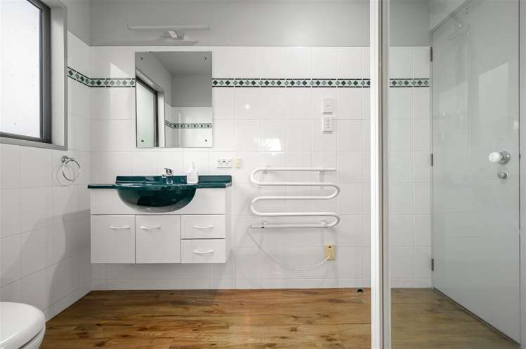 10a Geraldo Place Russley_12