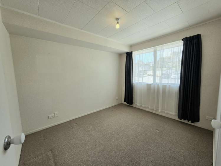 76 Staveley Avenue 10044_7