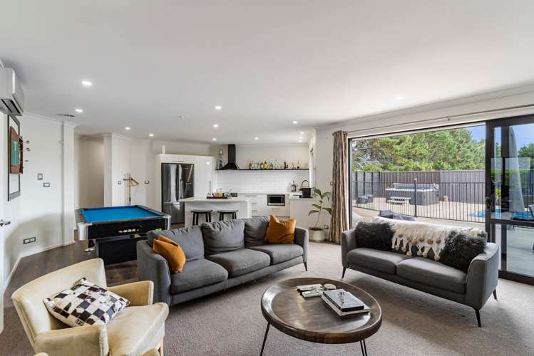 1 Coach Road Kingseat_18