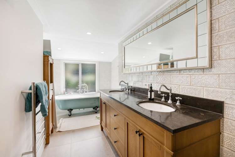 14 Hobbs Road Matakatia Bay_17