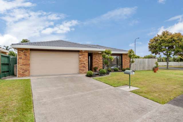 12 Bernie Edwards Place Botany Downs_1