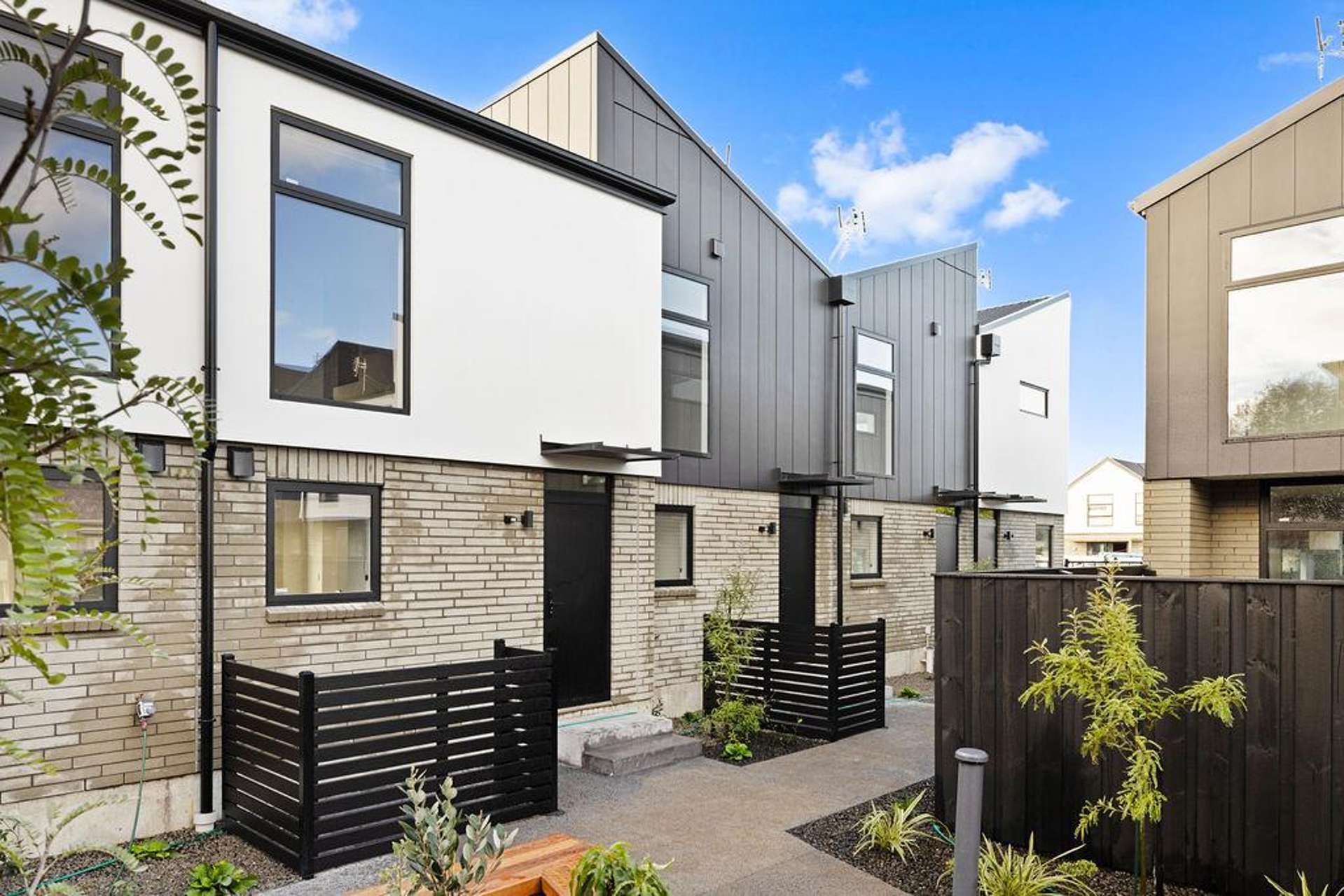 2/244 Innes Road St Albans_0