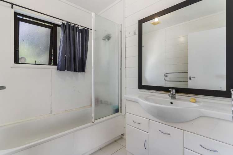 2/11 Bluewater Place Wattle Downs_11