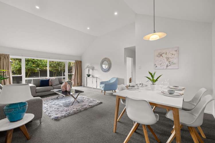 2/75 Garreg Road_2