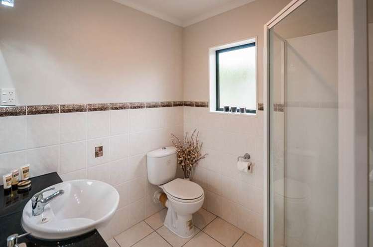 3 George Deane Place Greenhithe_8