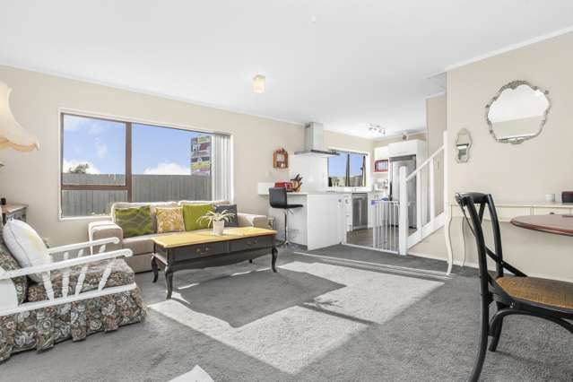 2/58 Challen Close Conifer Grove_3