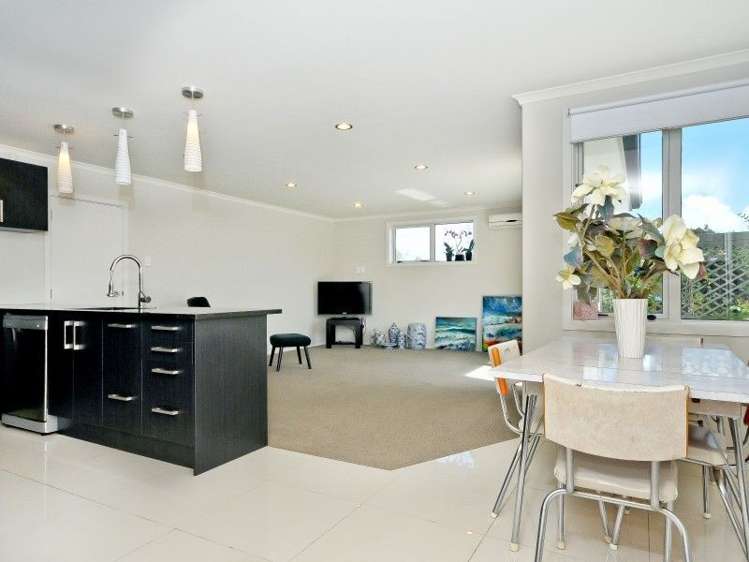 9 Cabourne Drive Glenview_13