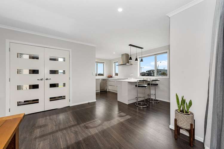 14 McCorquindale Drive 2743_8