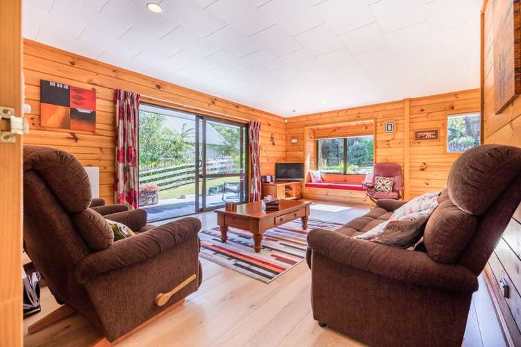 143 Woodlands Park Road Titirangi_4