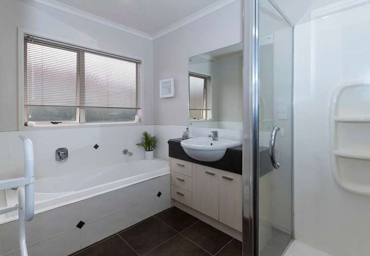 2 Karson Place Flat Bush_20