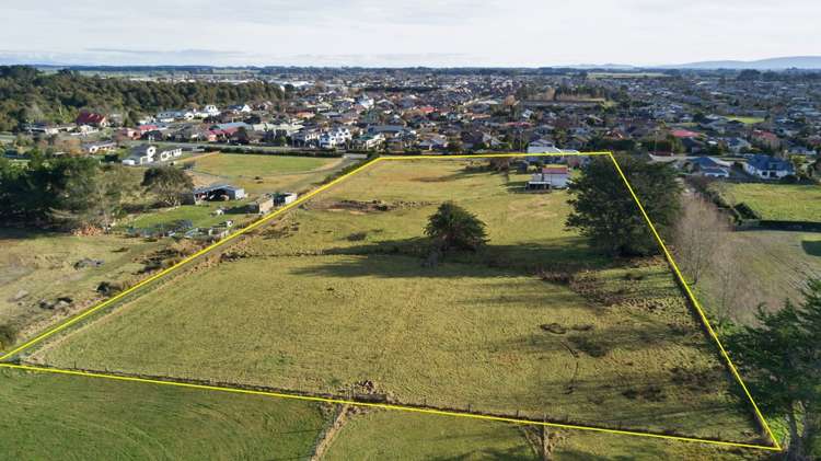 737 Queens Drive Waikiwi_0