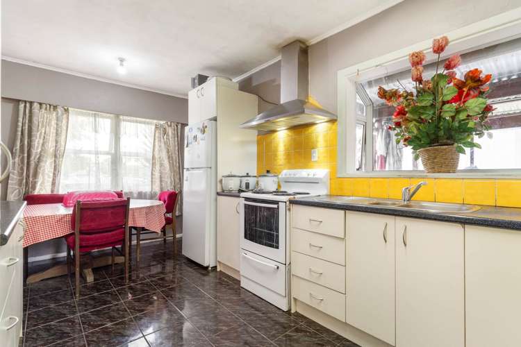 64 Clayton Avenue Otara_8