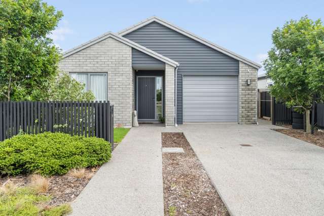 Effortless Modern Living in Sought after Papamoa