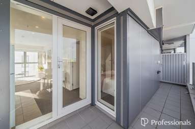 1215/74 Taranaki Street_1