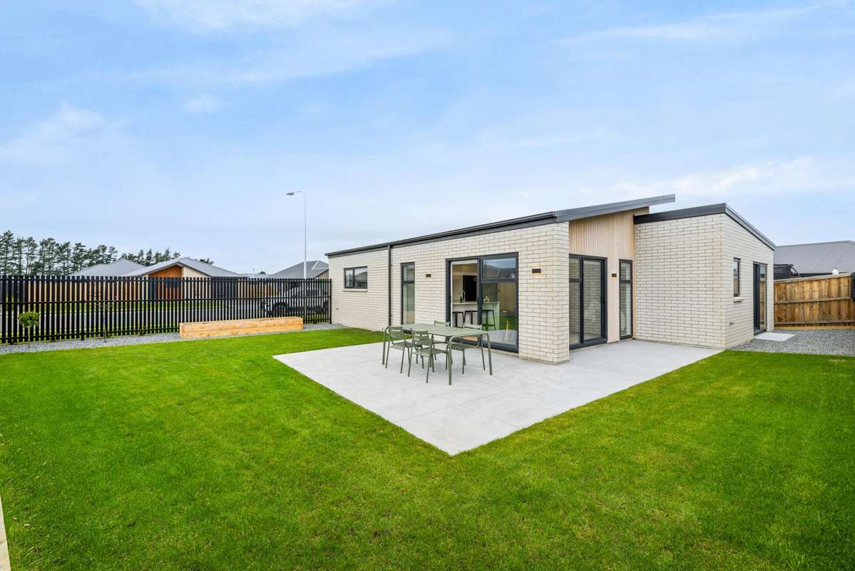 11-17 Greig Crescent - Lifestyle Villas_0