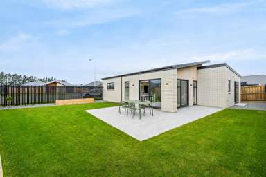 11-17 Greig Crescent - Lifestyle Villas_2