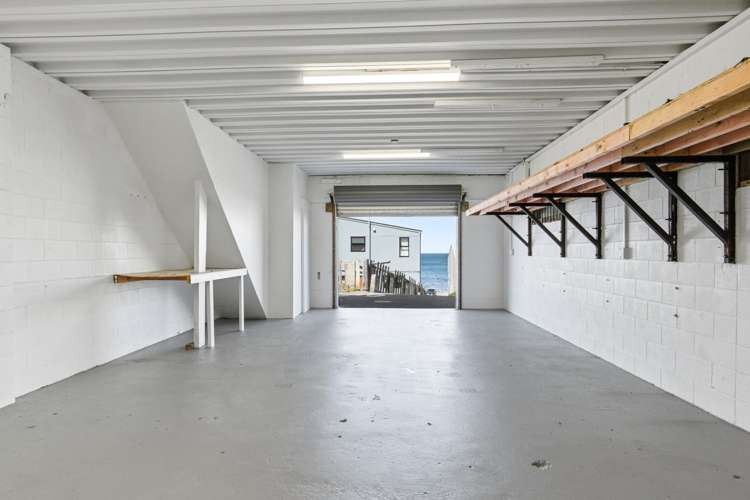 16/410 The Esplanade Island Bay_3