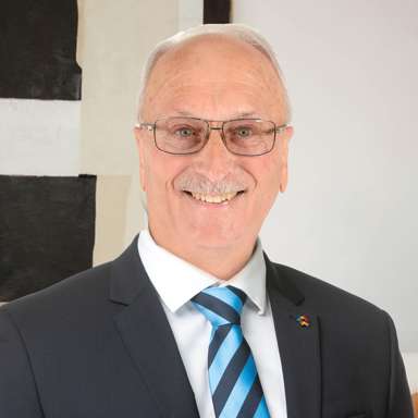 Giles Simons