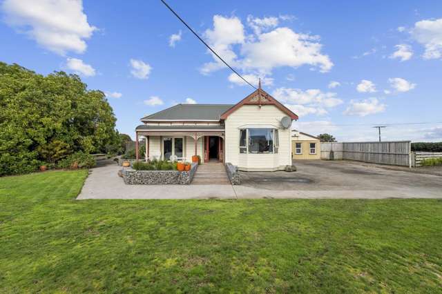 2071 South Road Otakeho_1