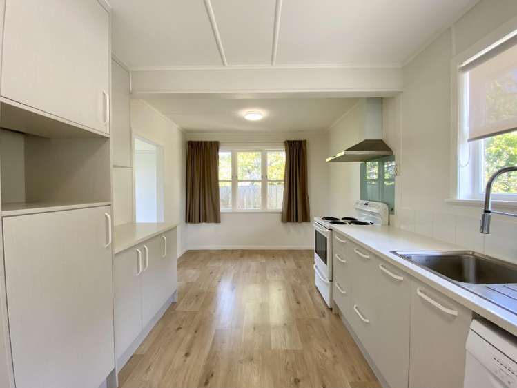 2 Aronui Terrace Kelston_6