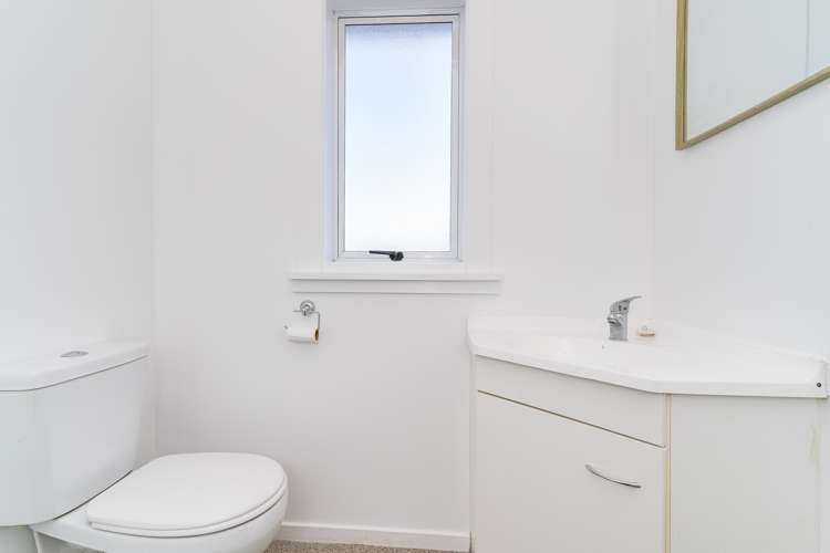 8 Robinson Street Lookout Point_13