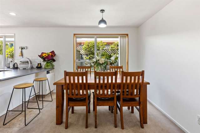 1/11 Rossiter Avenue Redwood_4