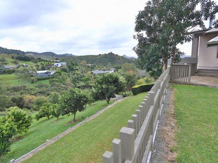 8 Governors Heights Whangamata_6