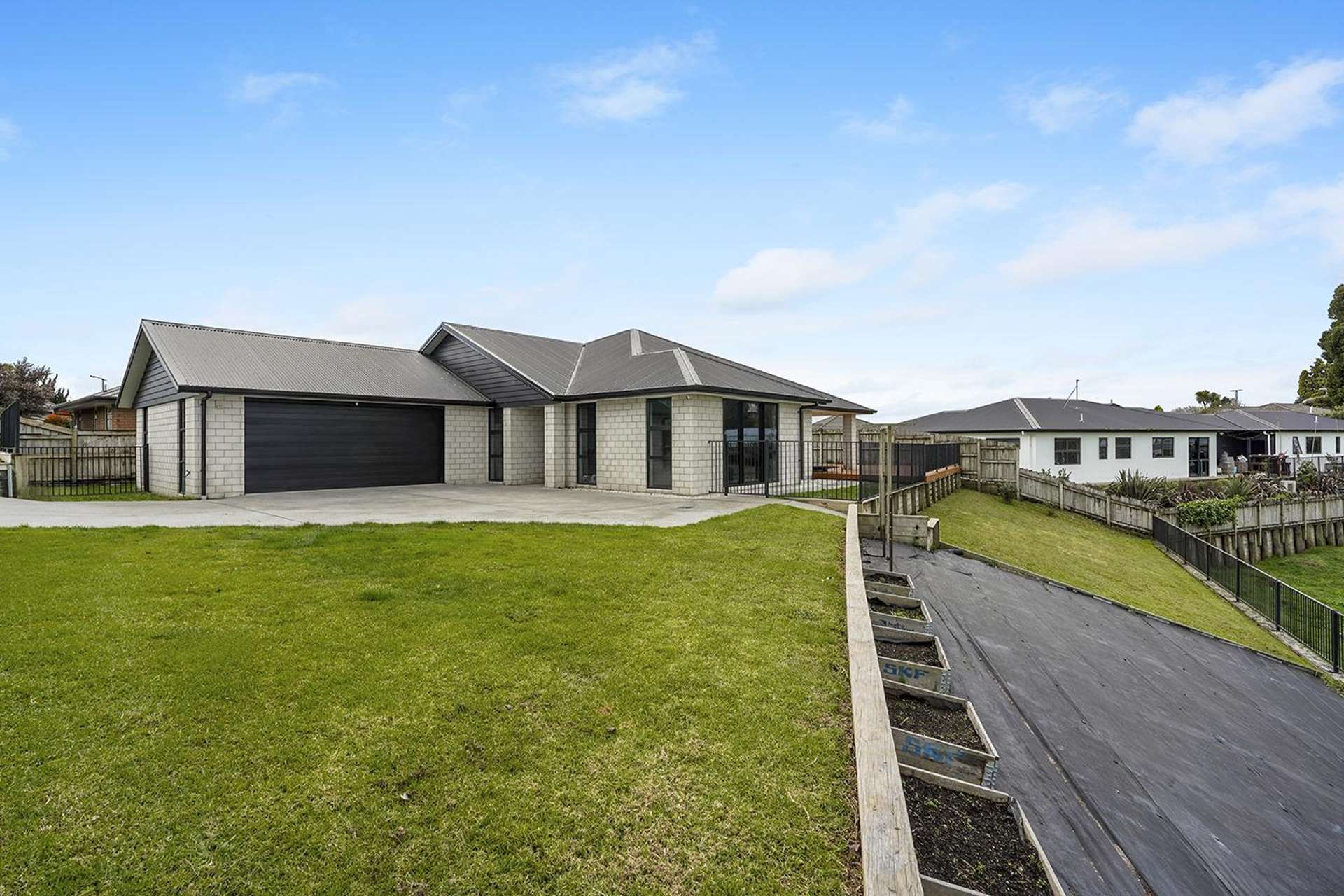 15 Carlingford Rise Dinsdale_0