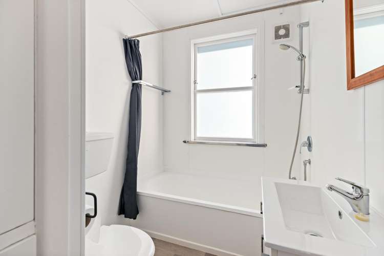 8 Totara Road Miramar_7
