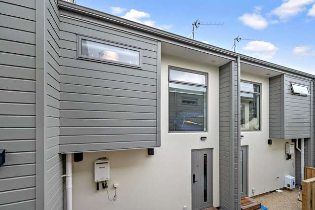 2/5 Taine Street Taita_2