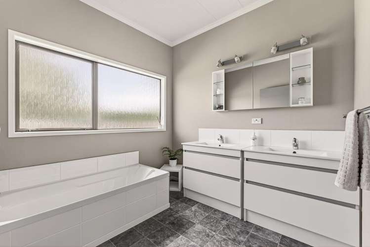 75 Sponge Bay Road Wainui_12