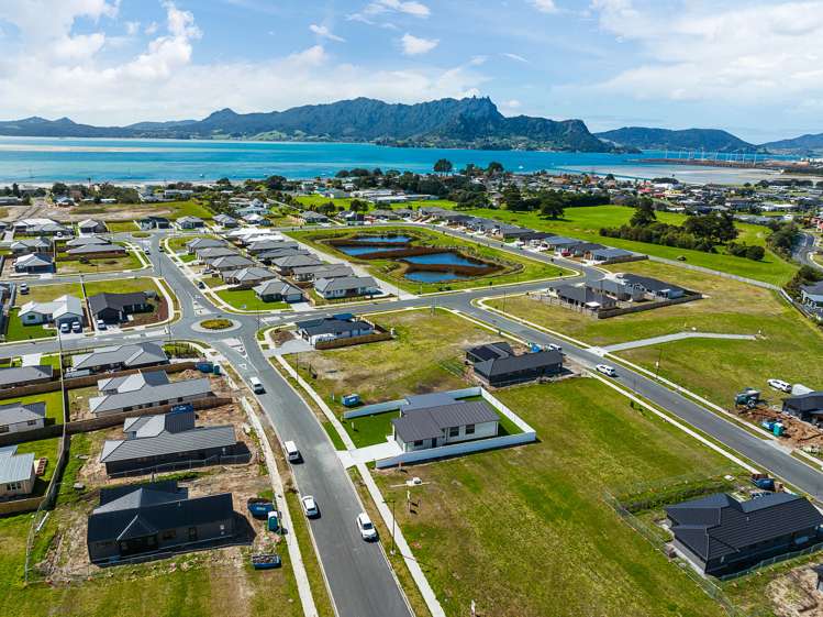 19 Te Piriti Road One Tree Point_24