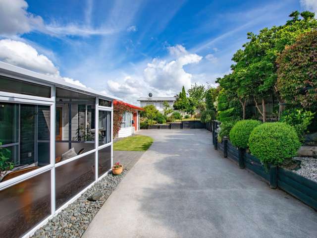 54 Lansdowne Crescent Glenview_2