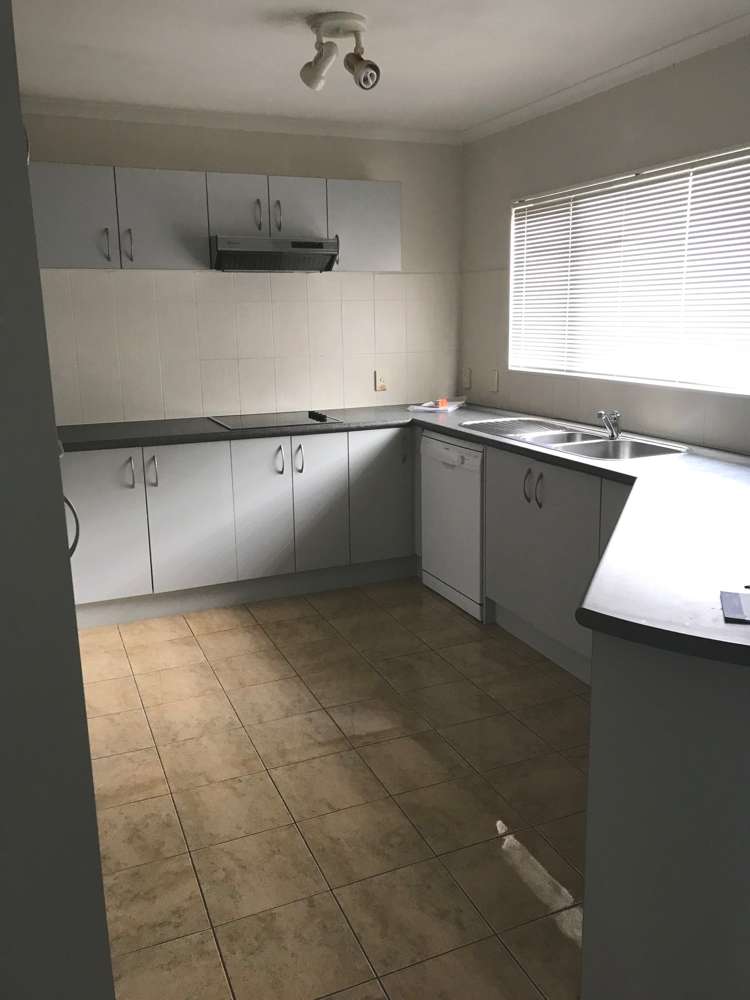 6 Fleetwood Drive Henderson_5