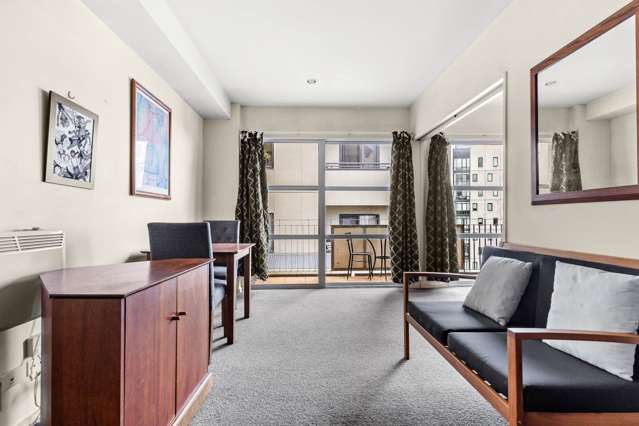 9H/82 Wakefield Street City Centre_2