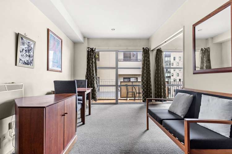 9H/82 Wakefield Street City Centre_2