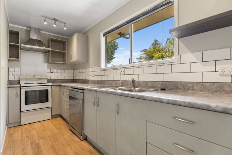 12 Alison Street Mangakakahi_11