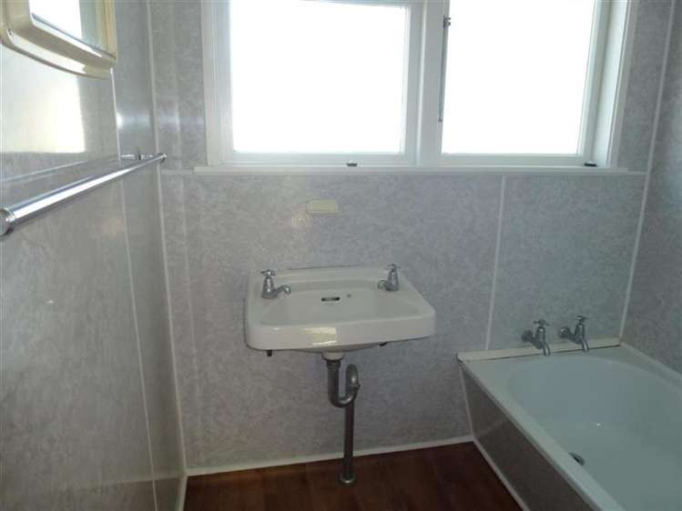 25 Hudson Avenue Bulls_12