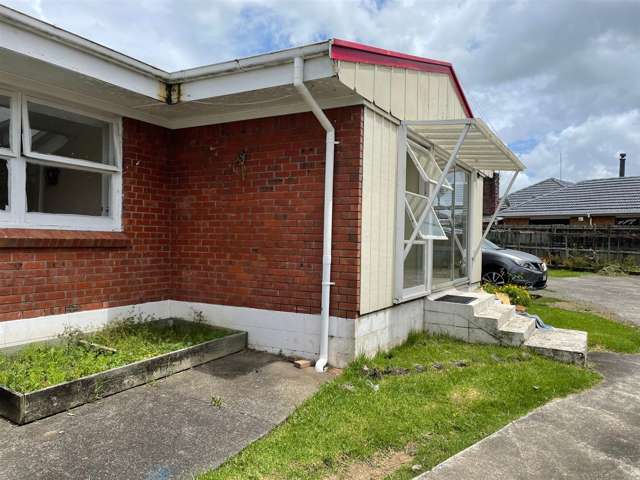 Beautiful 2 Bedroom Unit With Study in Mt Roskill