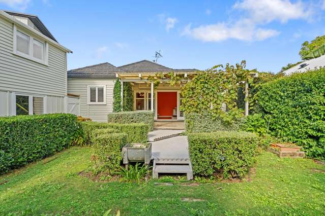 Sunny garden retreat with exceptional flexibility