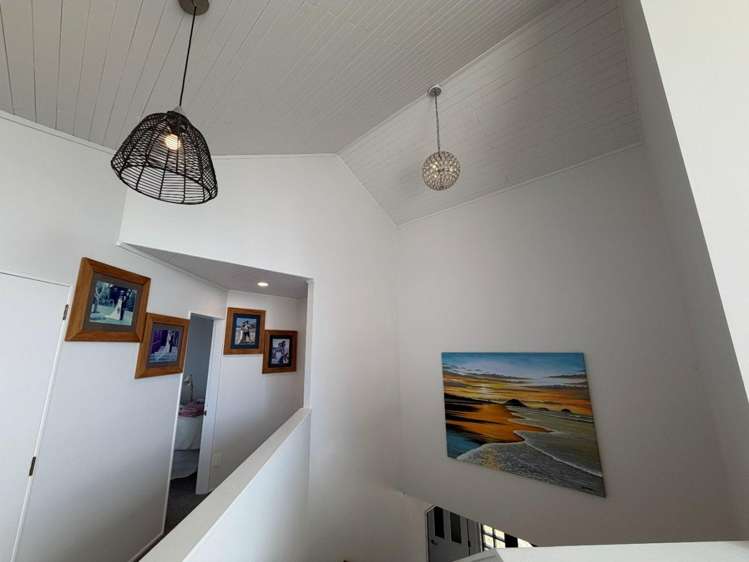 20 Sunrise Avenue 11229_20