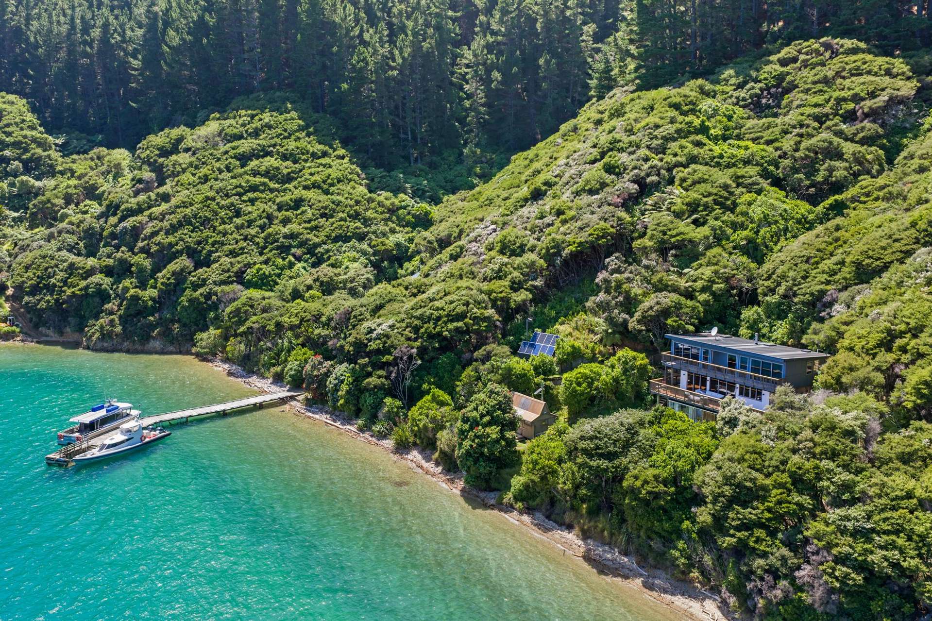 Burneys Beach Arapaoa Island_0