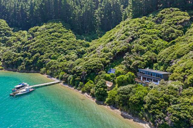 Burneys Beach - Secluded Coastal Retreat