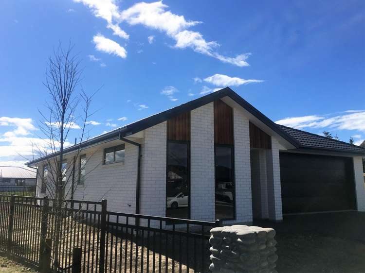 17 Tobollie Drive 11103_16