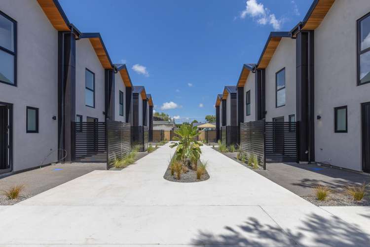 624A Queen Street East (units A, B, C, I & J)_1