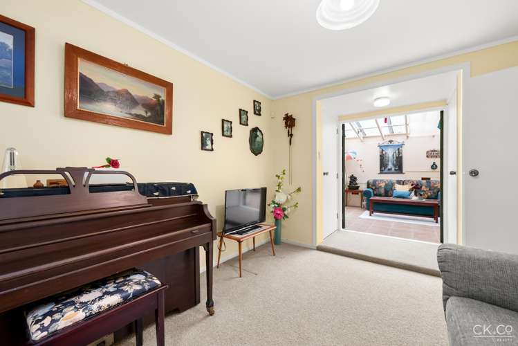 239a Whites Line East_5